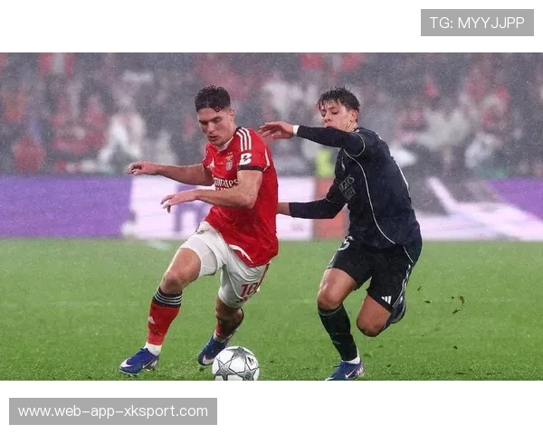 本菲卡穆萨直塞后回跑推射——瞬间引爆球迷激情